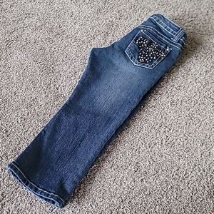 Women's Capri Denim with pocket embellishments